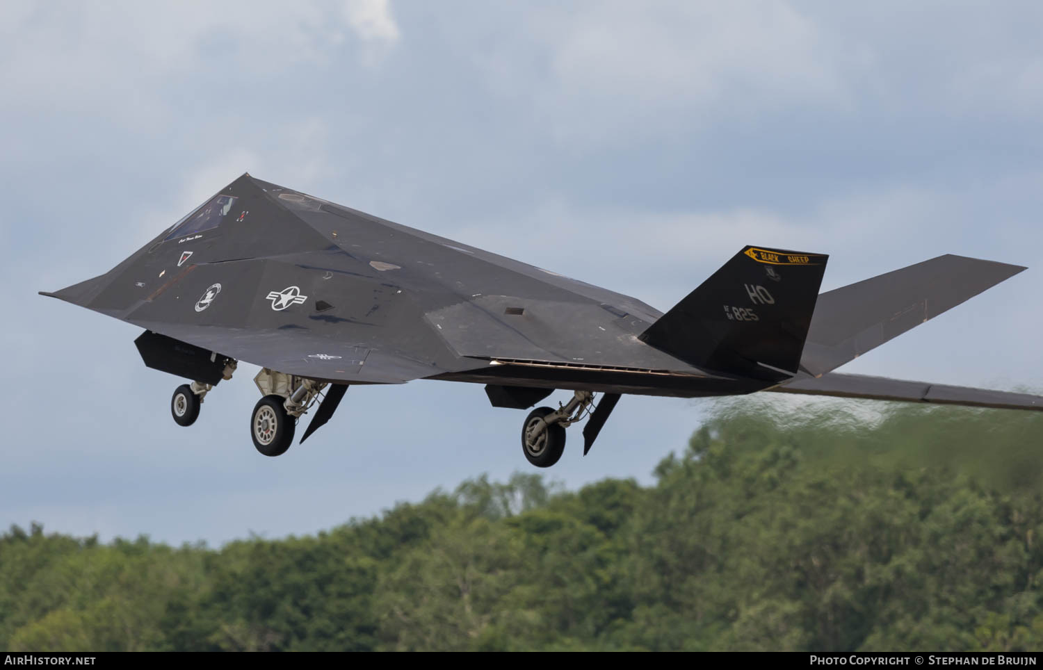 Aircraft Photo of 84-0825 / AF84-825 | Lockheed F-117A Nighthawk | USA - Air Force | AirHistory.net #745349