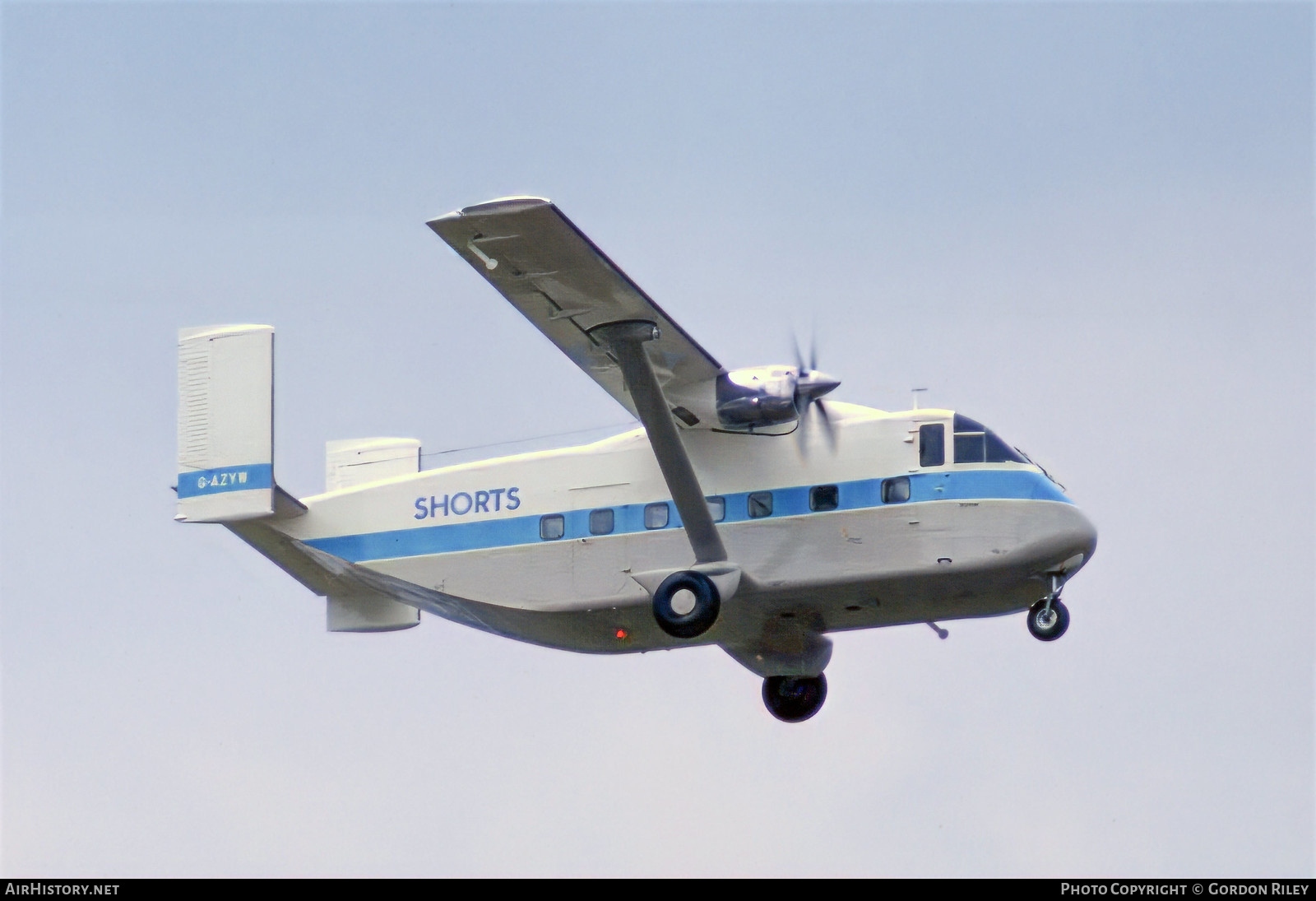 Aircraft Photo of G-AZYW | Short SC.7 Skyliner 3A-100 | Shorts | AirHistory.net #745366