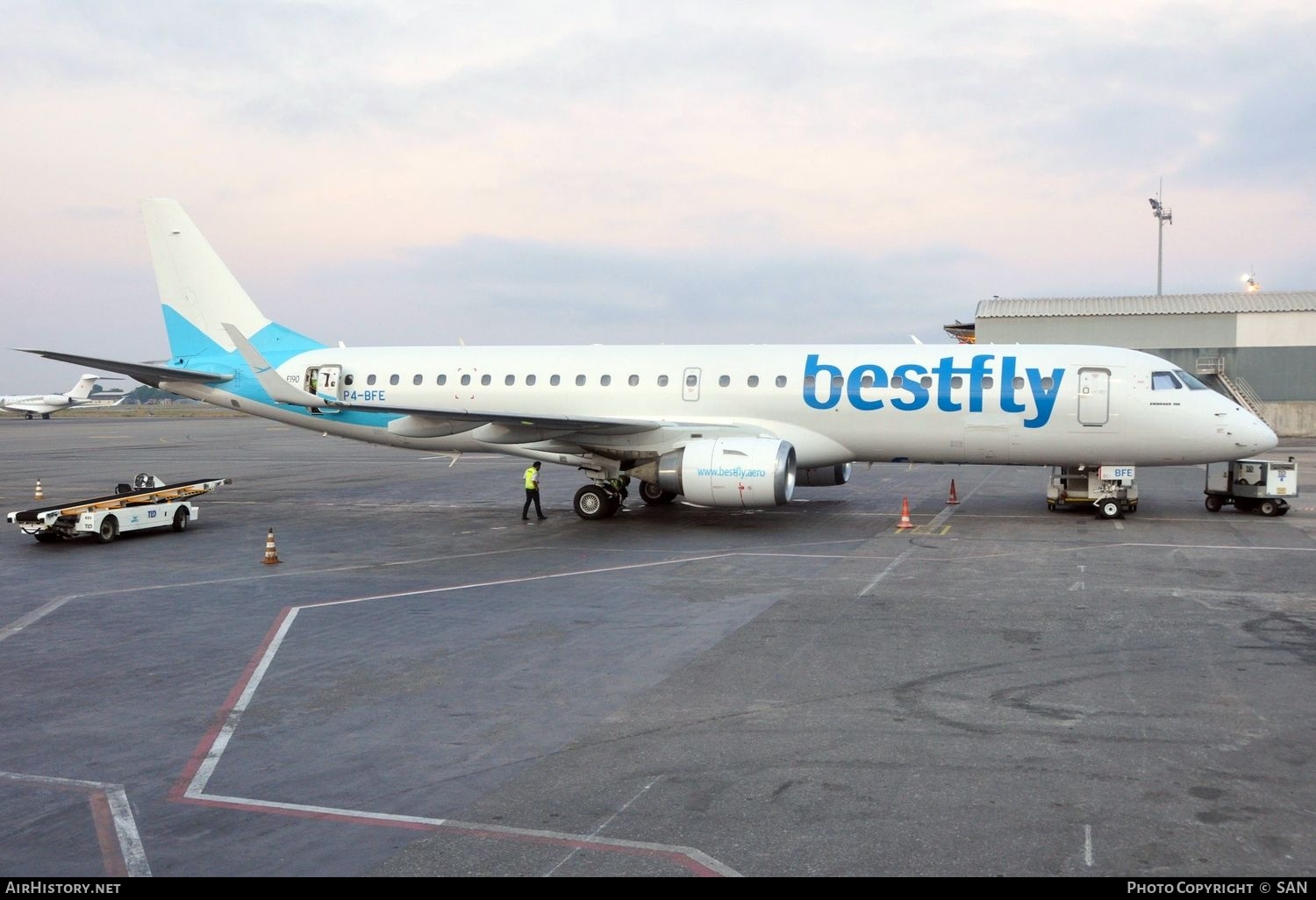 Aircraft Photo of P4-BFE | Embraer 190AR (ERJ-190-100IGW) | BestFly | AirHistory.net #745391