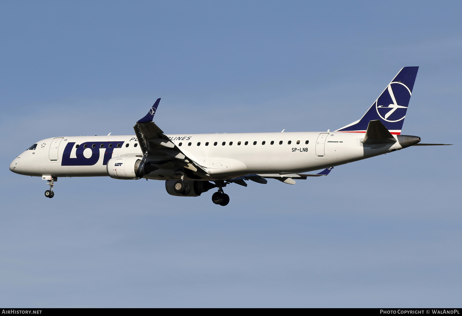 Aircraft Photo of SP-LNB | Embraer 195LR (ERJ-190-200LR) | LOT Polish Airlines - Polskie Linie Lotnicze | AirHistory.net #745429