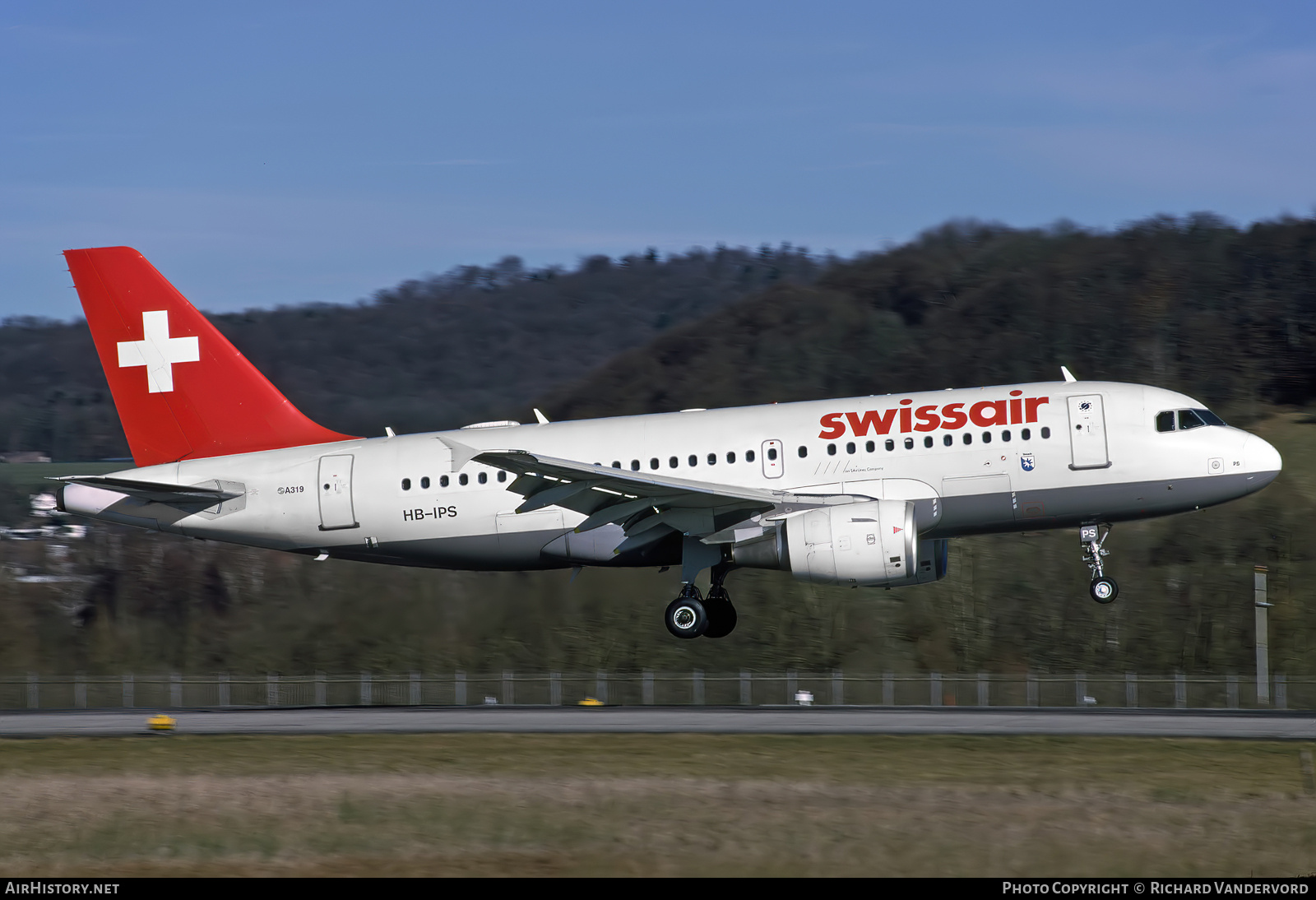 Aircraft Photo of HB-IPS | Airbus A319-112 | Swissair | AirHistory.net #745824