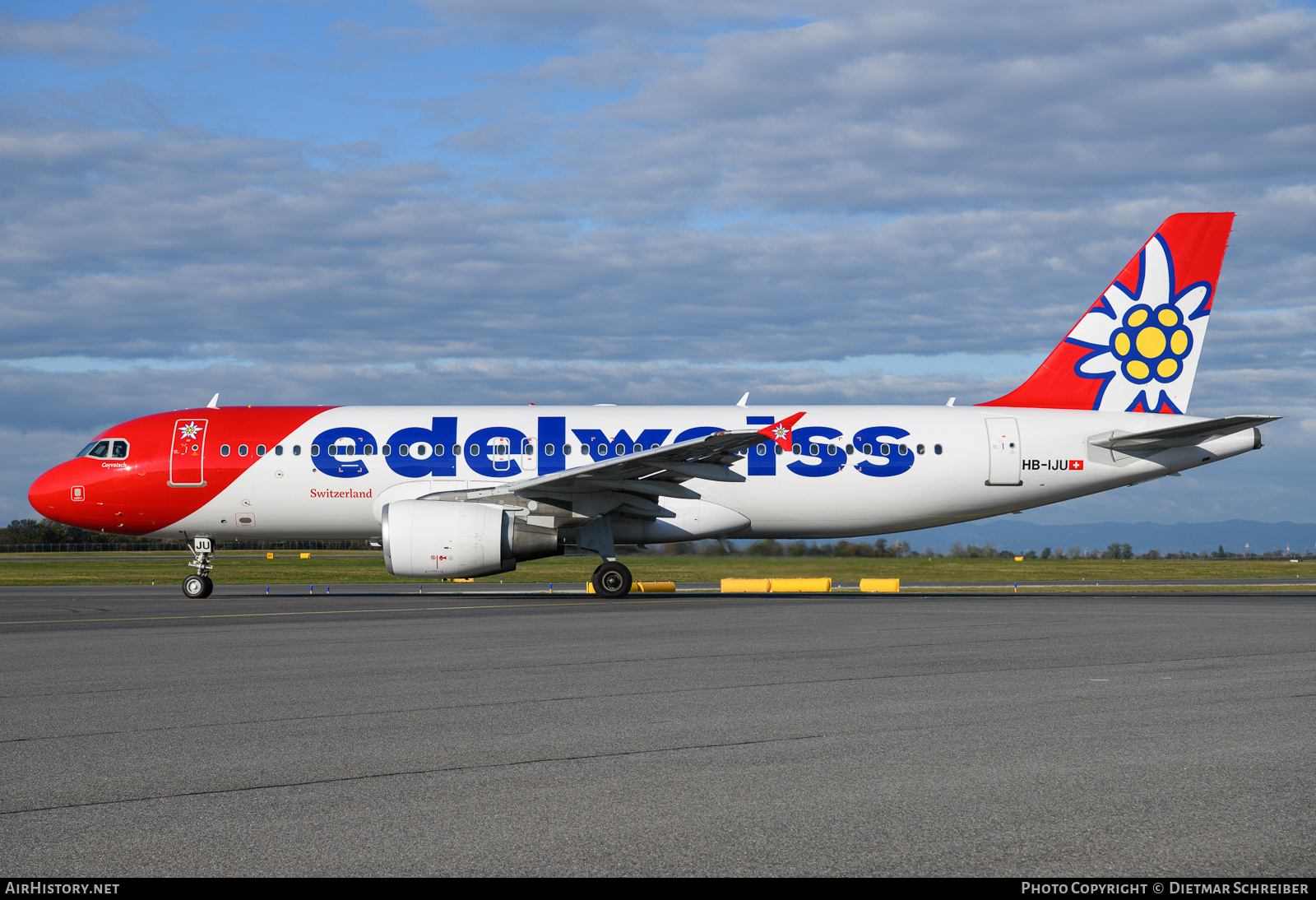 Aircraft Photo of HB-IJU | Airbus A320-214 | Edelweiss Air | AirHistory.net #745892
