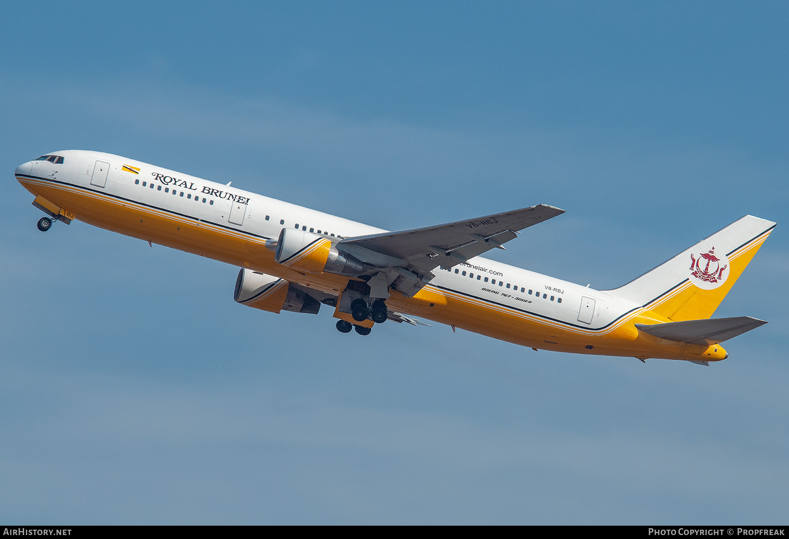 Aircraft Photo of V8-RBJ | Boeing 767-33A/ER | Royal Brunei Airlines | AirHistory.net #745961