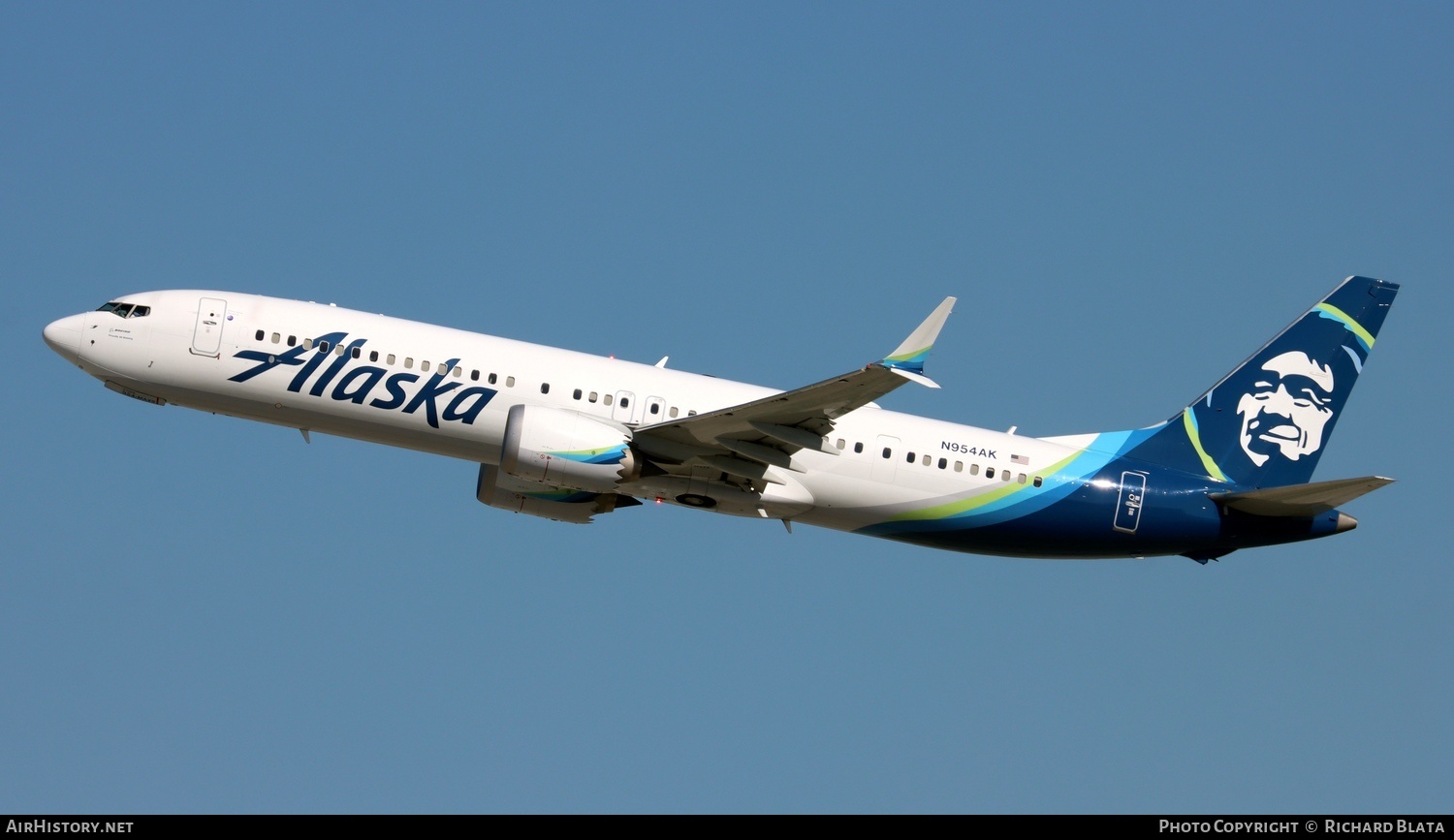 Aircraft Photo of N954AK | Boeing 737-9 Max 9 | Alaska Airlines | AirHistory.net #745987