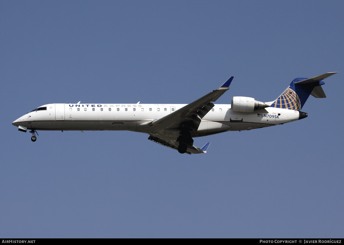 Aircraft Photo of N709SK | Bombardier CRJ-701ER (CL-600-2C10) | United Express | AirHistory.net #746112
