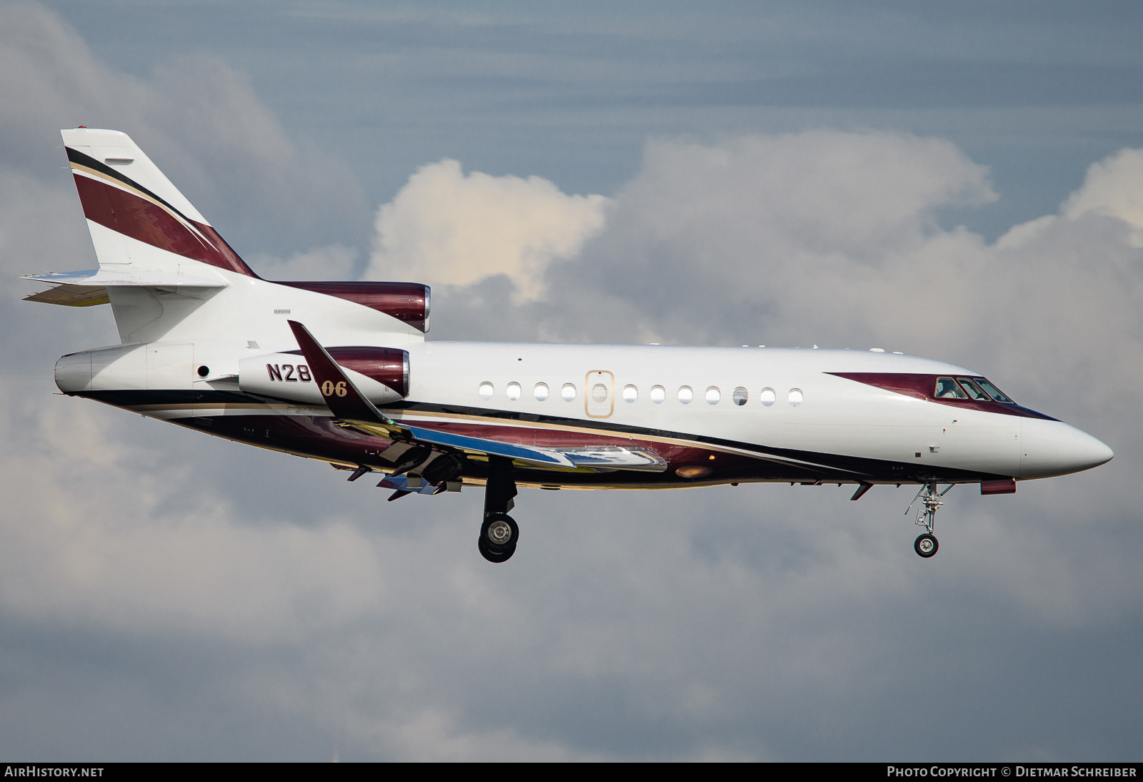 Aircraft Photo of N28DC | Dassault Falcon 900B | AirHistory.net #746181