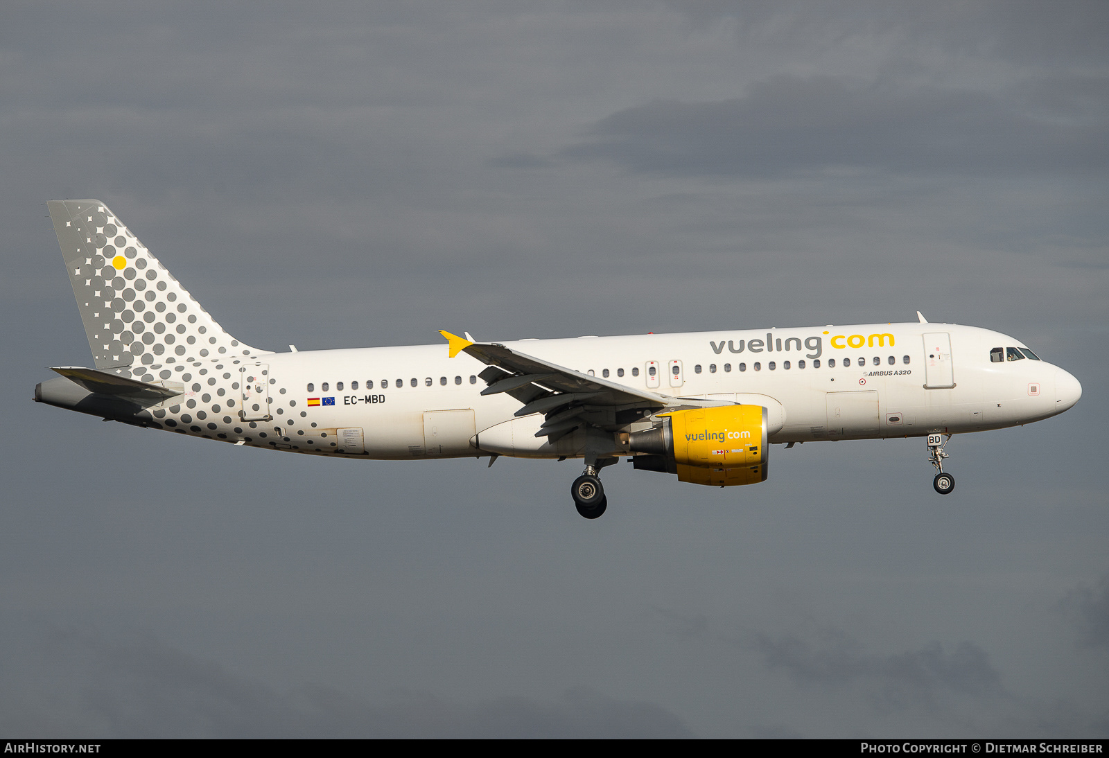 Aircraft Photo of EC-MBD | Airbus A320-214 | Vueling Airlines | AirHistory.net #746203