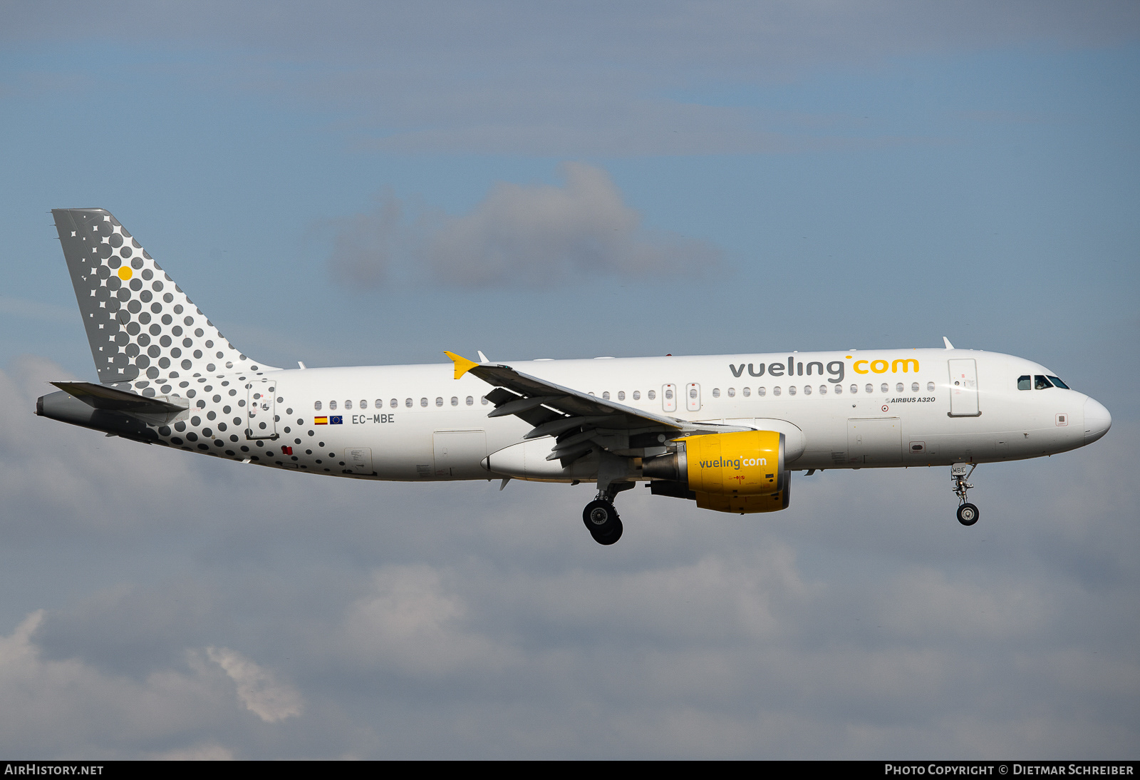Aircraft Photo of EC-MBE | Airbus A320-214 | Vueling Airlines | AirHistory.net #746218