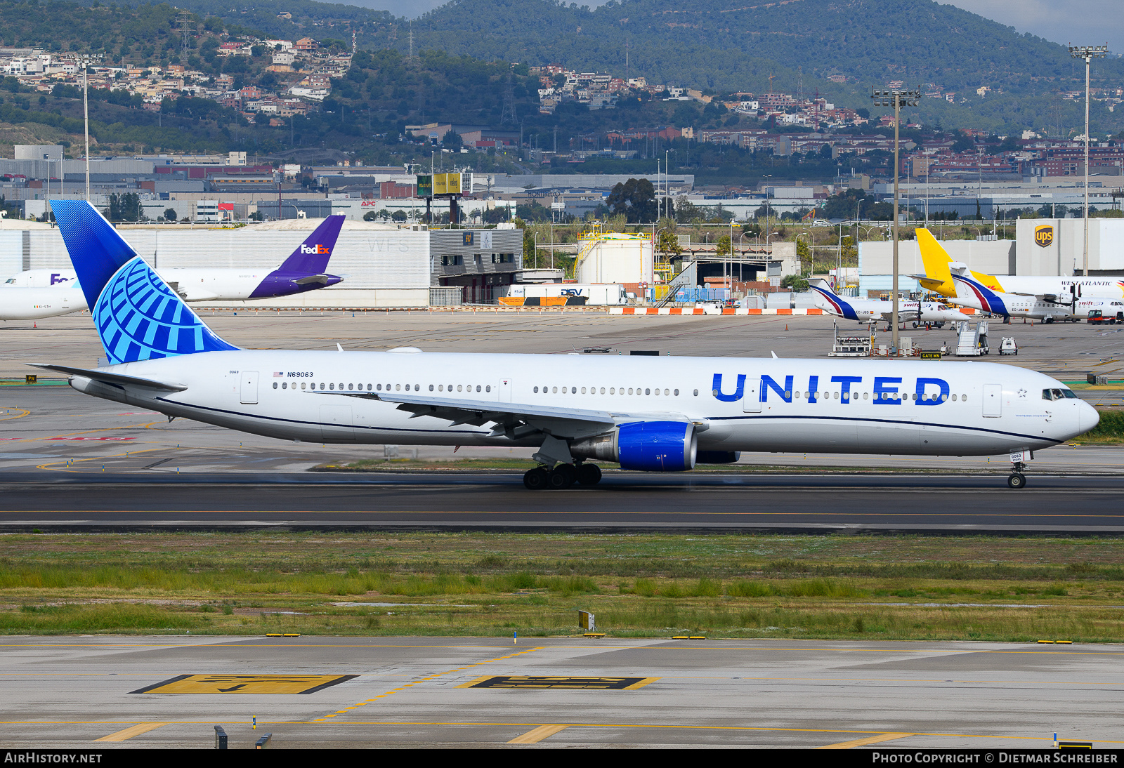 Aircraft Photo of N69063 | Boeing 767-424/ER | United Airlines | AirHistory.net #746227