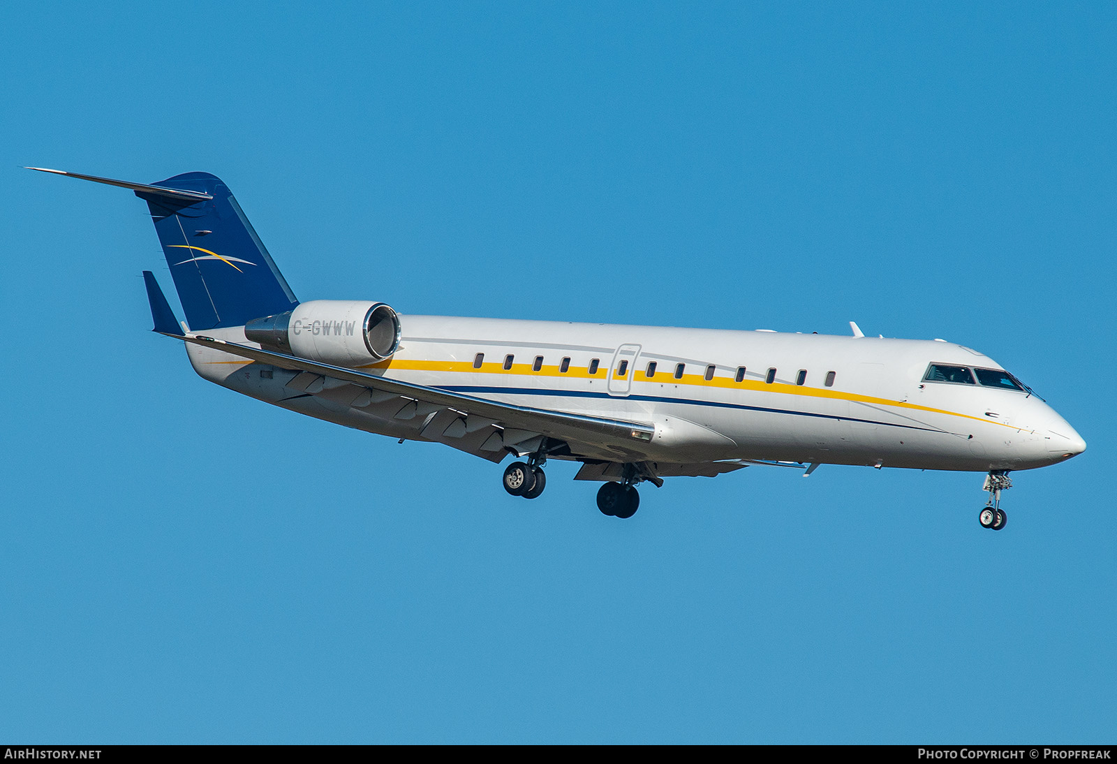 Aircraft Photo of C-GWWW | Bombardier Challenger 850 (CRJ-200SE/CL-600-2B19) | AirHistory.net #747080