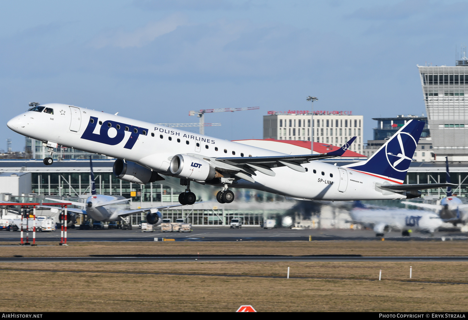 Aircraft Photo of SP-LNM | Embraer 195AR (ERJ-190-200IGW) | LOT Polish Airlines - Polskie Linie Lotnicze | AirHistory.net #747166
