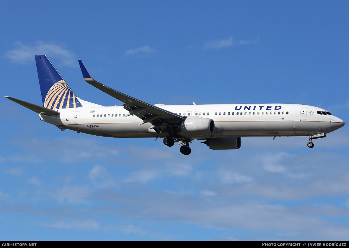 Aircraft Photo of N38454 | Boeing 737-924/ER | United Airlines | AirHistory.net #747818