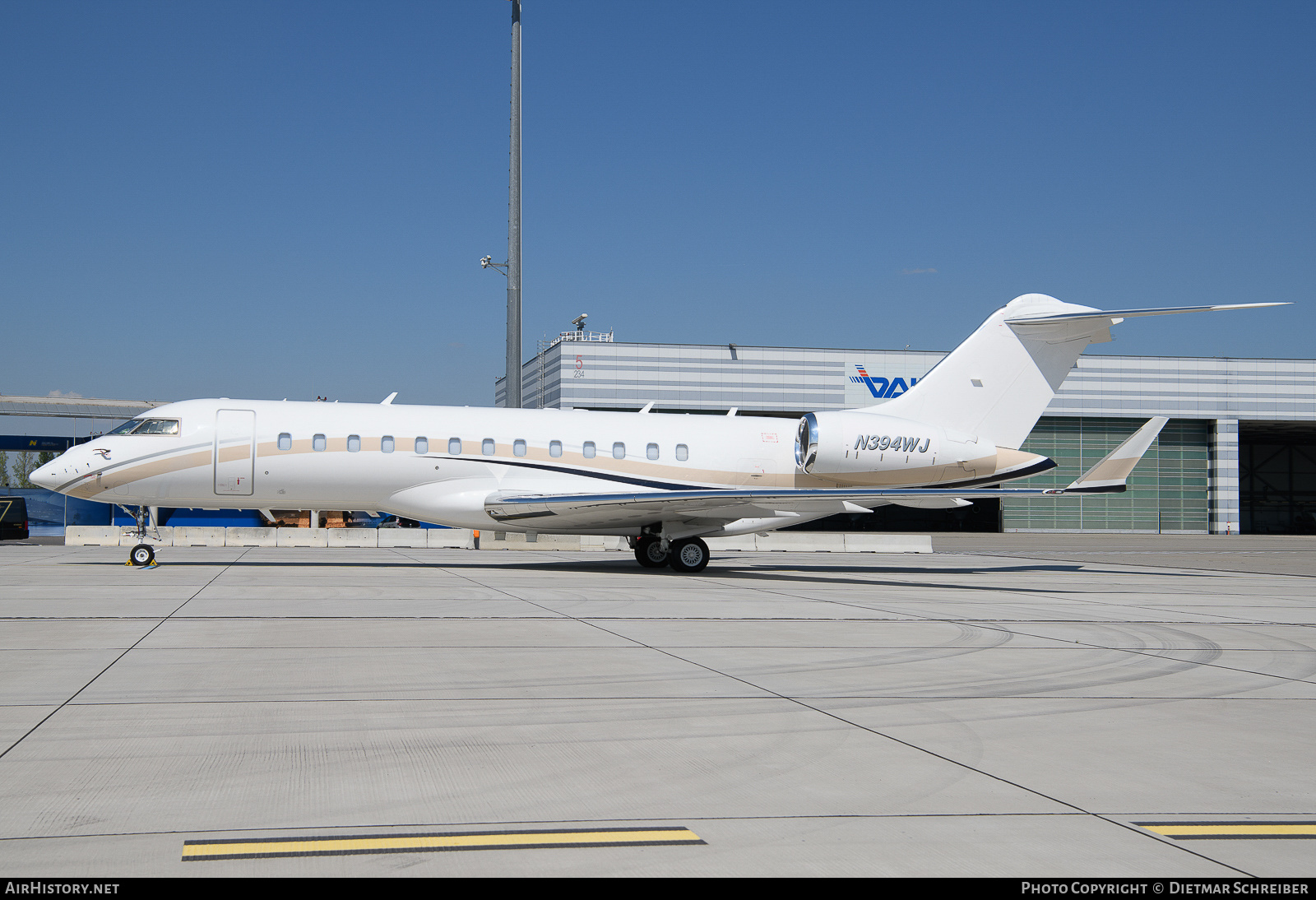 Aircraft Photo of N394WJ | Bombardier Global Express XRS (BD-700-1A10) | AirHistory.net #747882