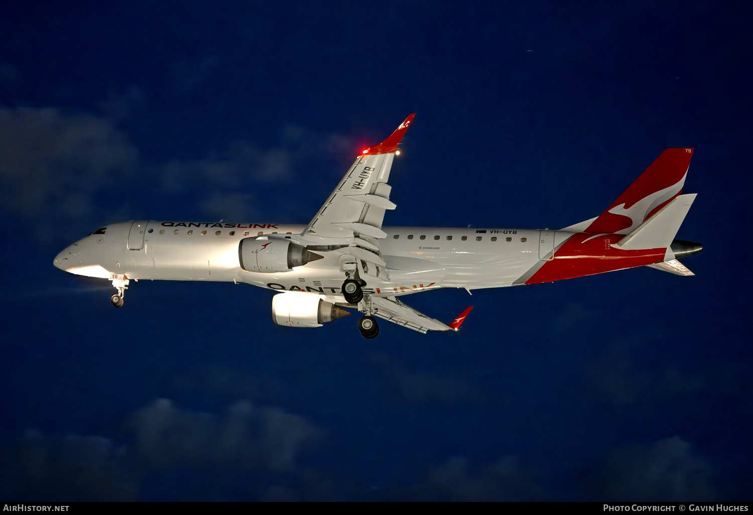 Aircraft Photo of VH-UYB | Embraer 190AR (ERJ-190-100IGW) | QantasLink | AirHistory.net #748039