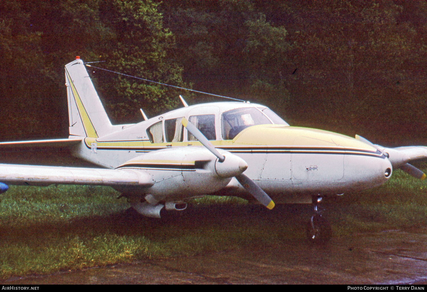 Aircraft Photo of 5N-AEM | Piper PA-23-250 Aztec D | AirHistory.net #748345