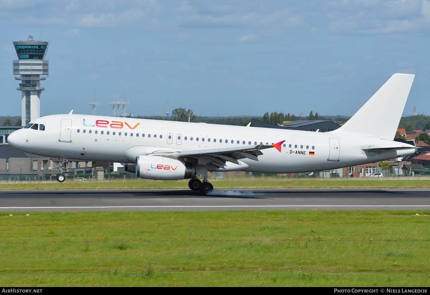 Aircraft Photo of D-ANNE | Airbus A320-232 | Leav Aviation | AirHistory.net #748410
