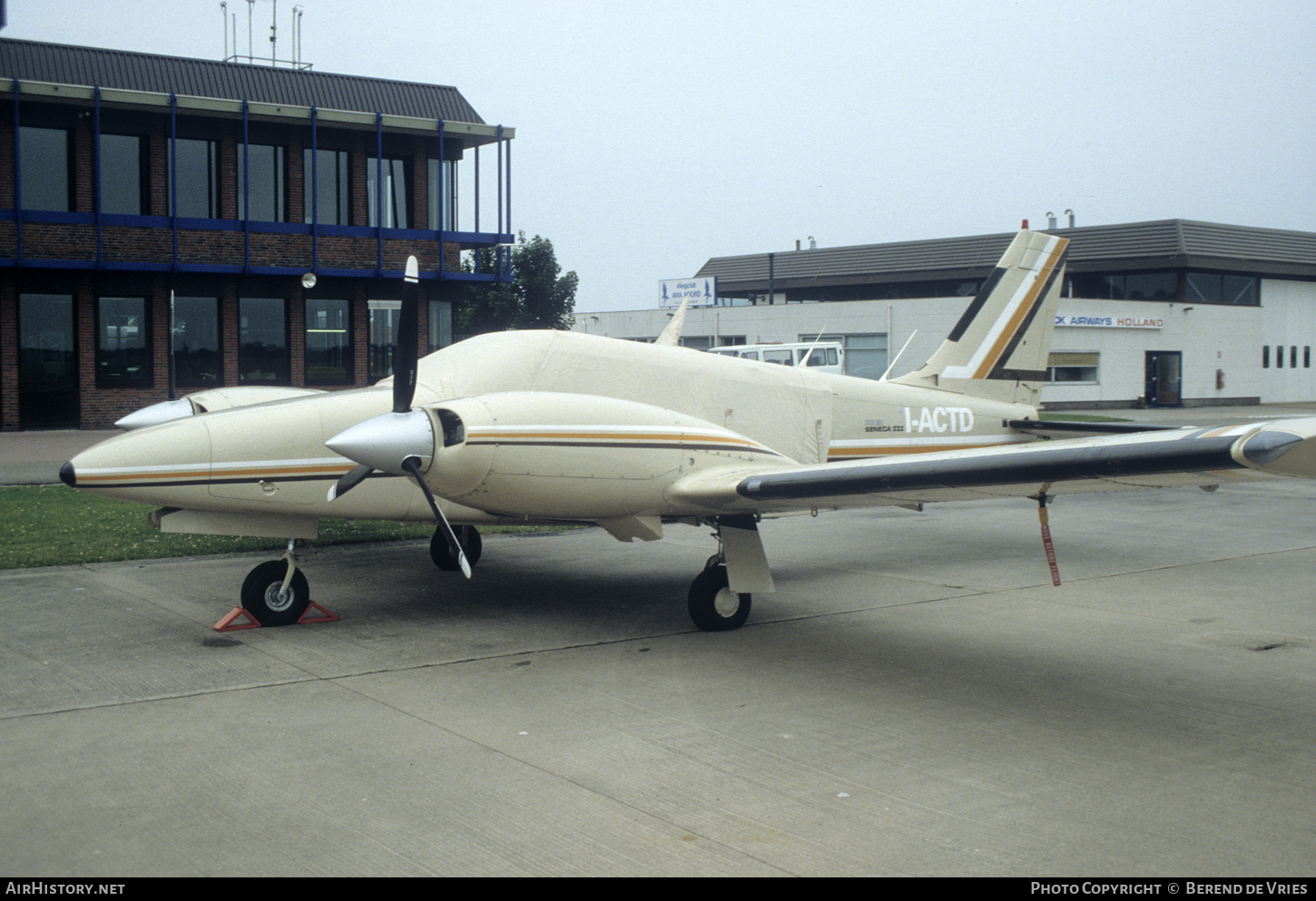 Aircraft Photo of I-ACTD | Piper PA-34-220T Seneca III | AirHistory.net #748570
