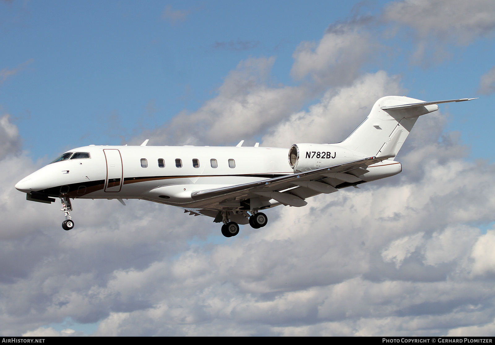 Aircraft Photo of N782BJ | Bombardier Challenger 300 (BD-100-1A10) | AirHistory.net #748572