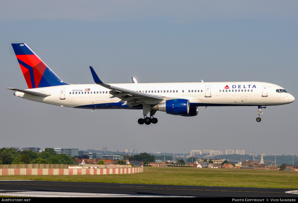 Aircraft Photo of N721TW | Boeing 757-231 | Delta Air Lines | AirHistory.net #748717