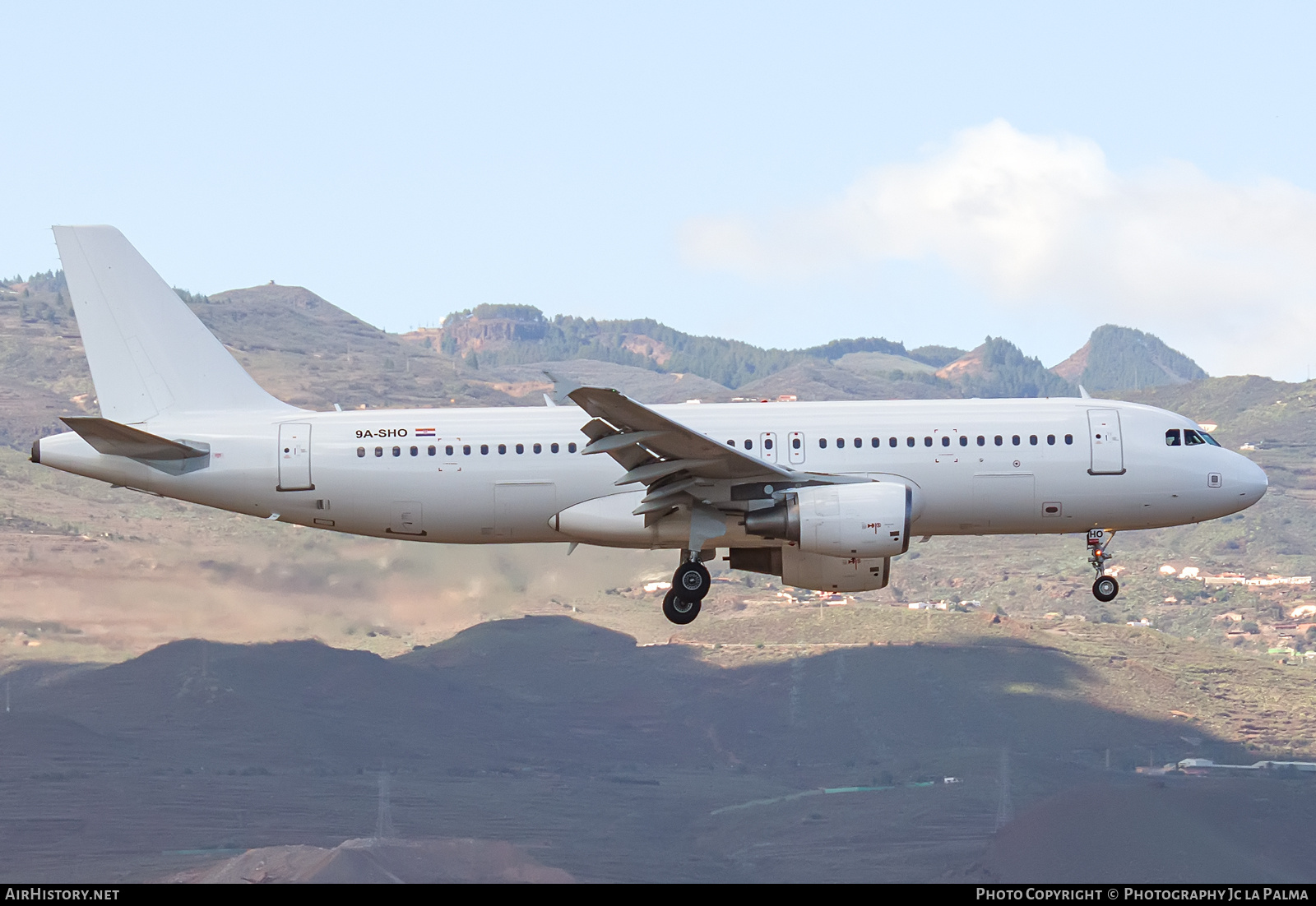 Aircraft Photo of 9A-SHO | Airbus A320-214 | Condor Flugdienst | AirHistory.net #748882