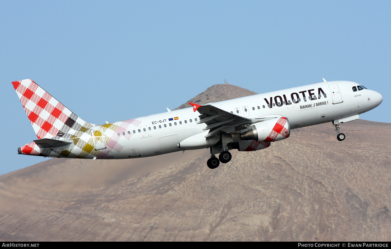Aircraft Photo of EC-OJT | Airbus A320-214 | Volotea | AirHistory.net #748900