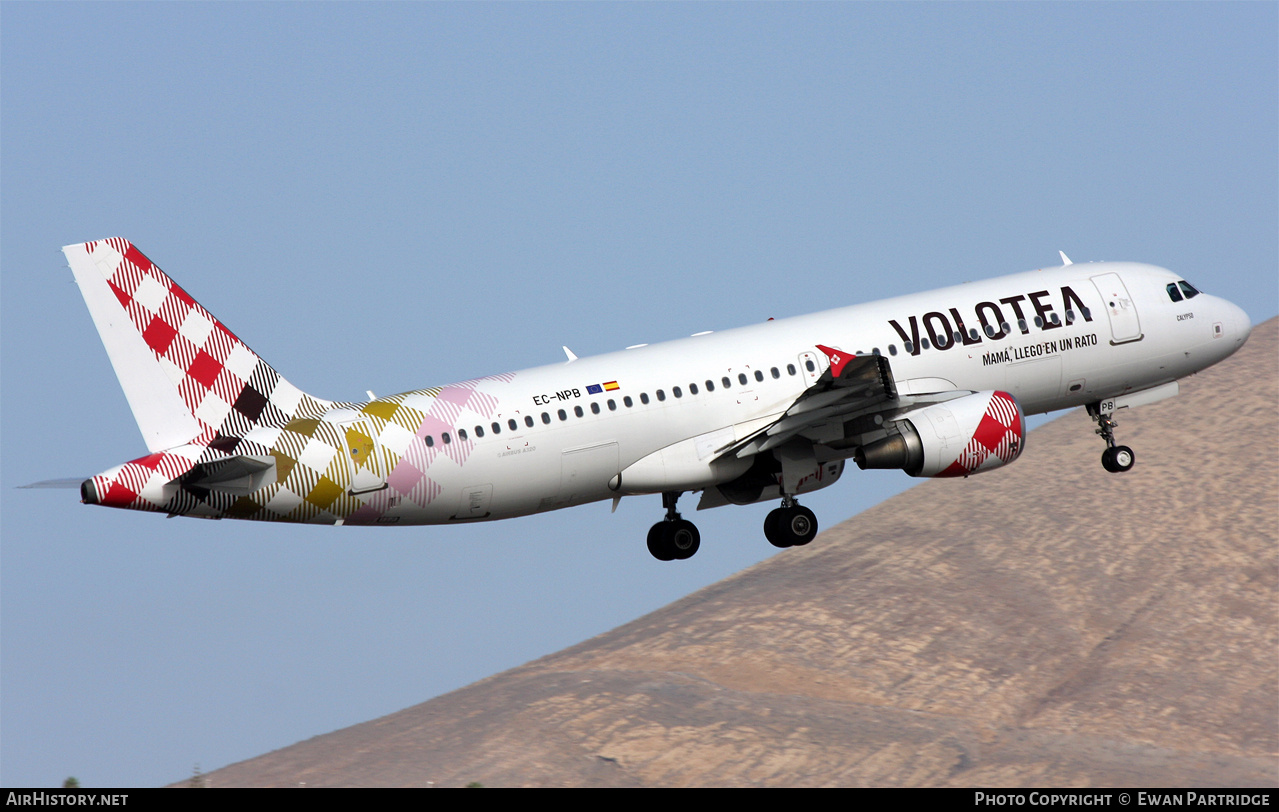 Aircraft Photo of EC-NPB | Airbus A320-214 | Volotea | AirHistory.net #748909