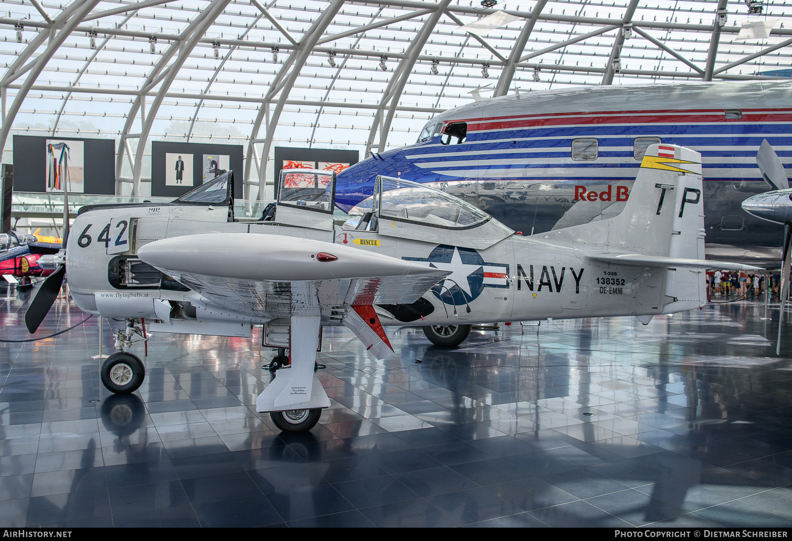 Aircraft Photo of OE-EMM / 138352 | North American T-28B Trojan | Red Bull | USA - Navy | AirHistory.net #748970