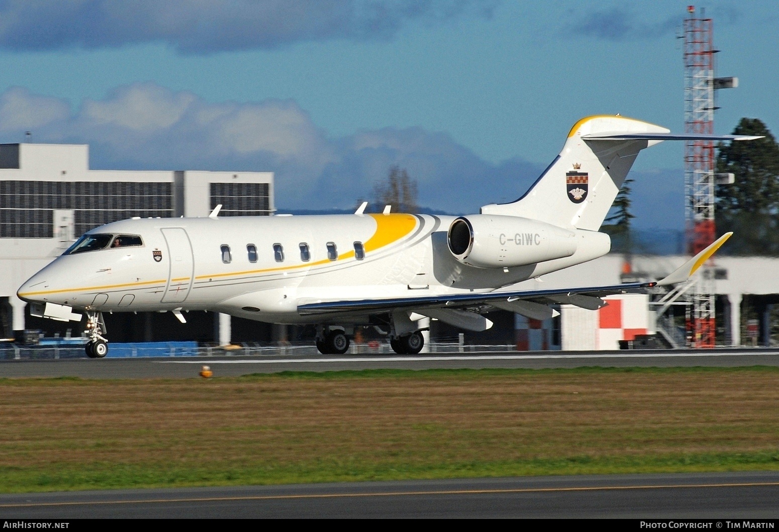 Aircraft Photo of C-GIWC | Bombardier Challenger 350 (BD-100-1A10) | AirHistory.net #748986