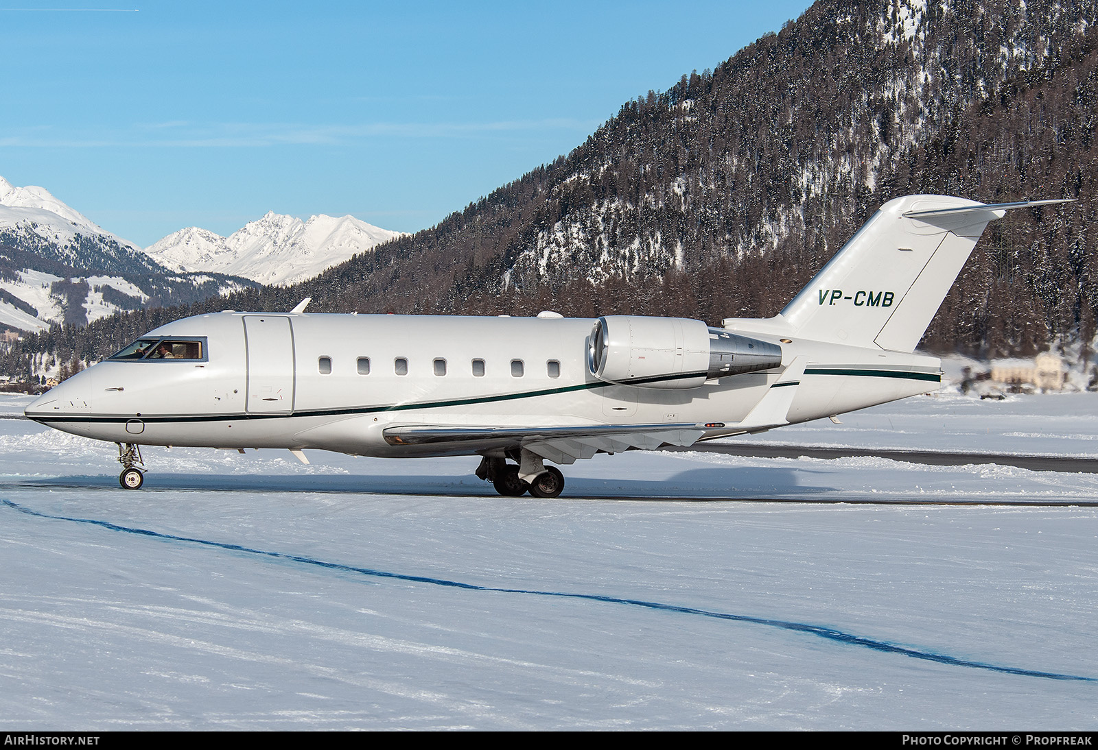 Aircraft Photo of VP-CMB | Bombardier Challenger 604 (CL-600-2B16) | AirHistory.net #749064
