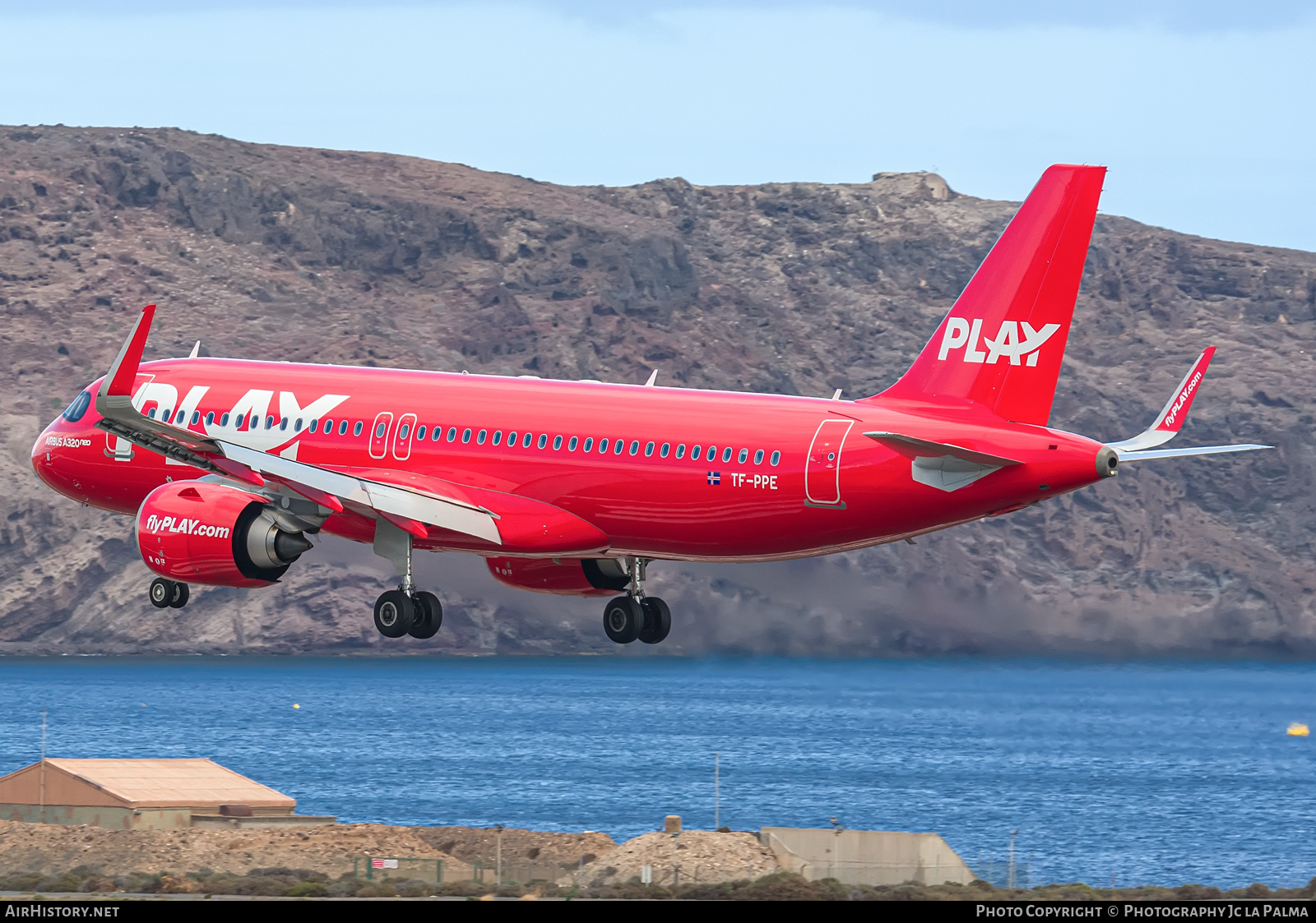 Aircraft Photo of TF-PPE | Airbus A320-251N | Play | AirHistory.net #749116