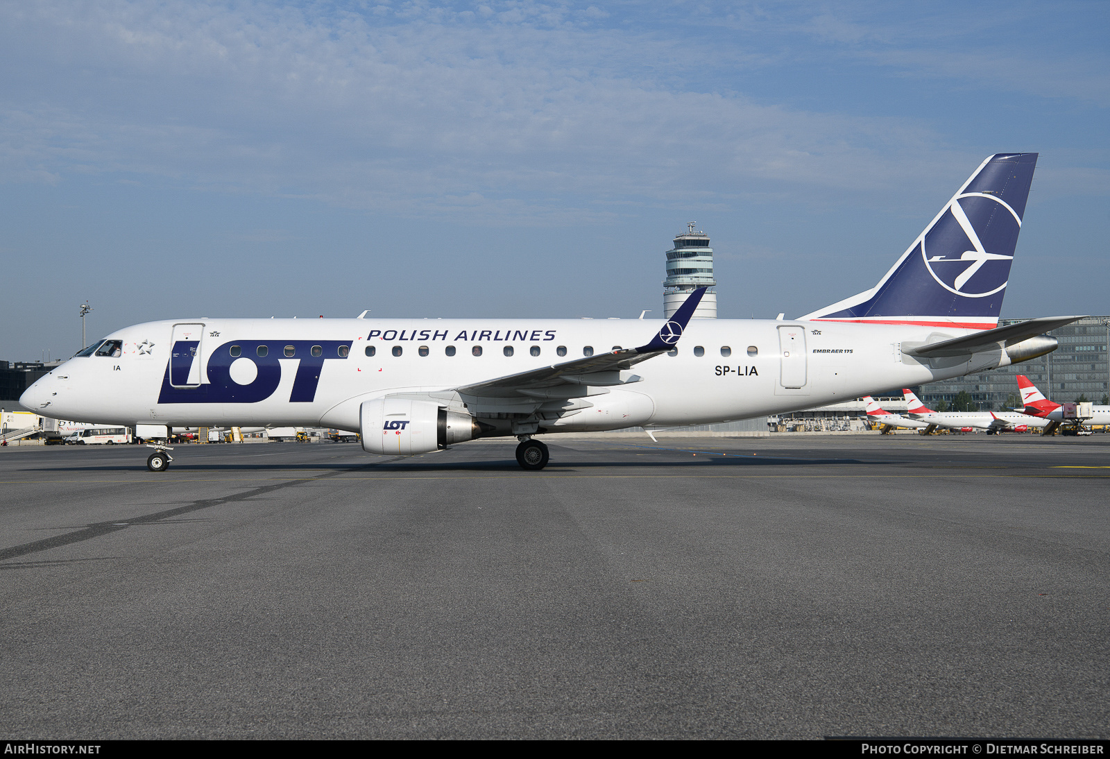 Aircraft Photo of SP-LIA | Embraer 175STD (ERJ-170-200STD) | LOT Polish Airlines - Polskie Linie Lotnicze | AirHistory.net #749186