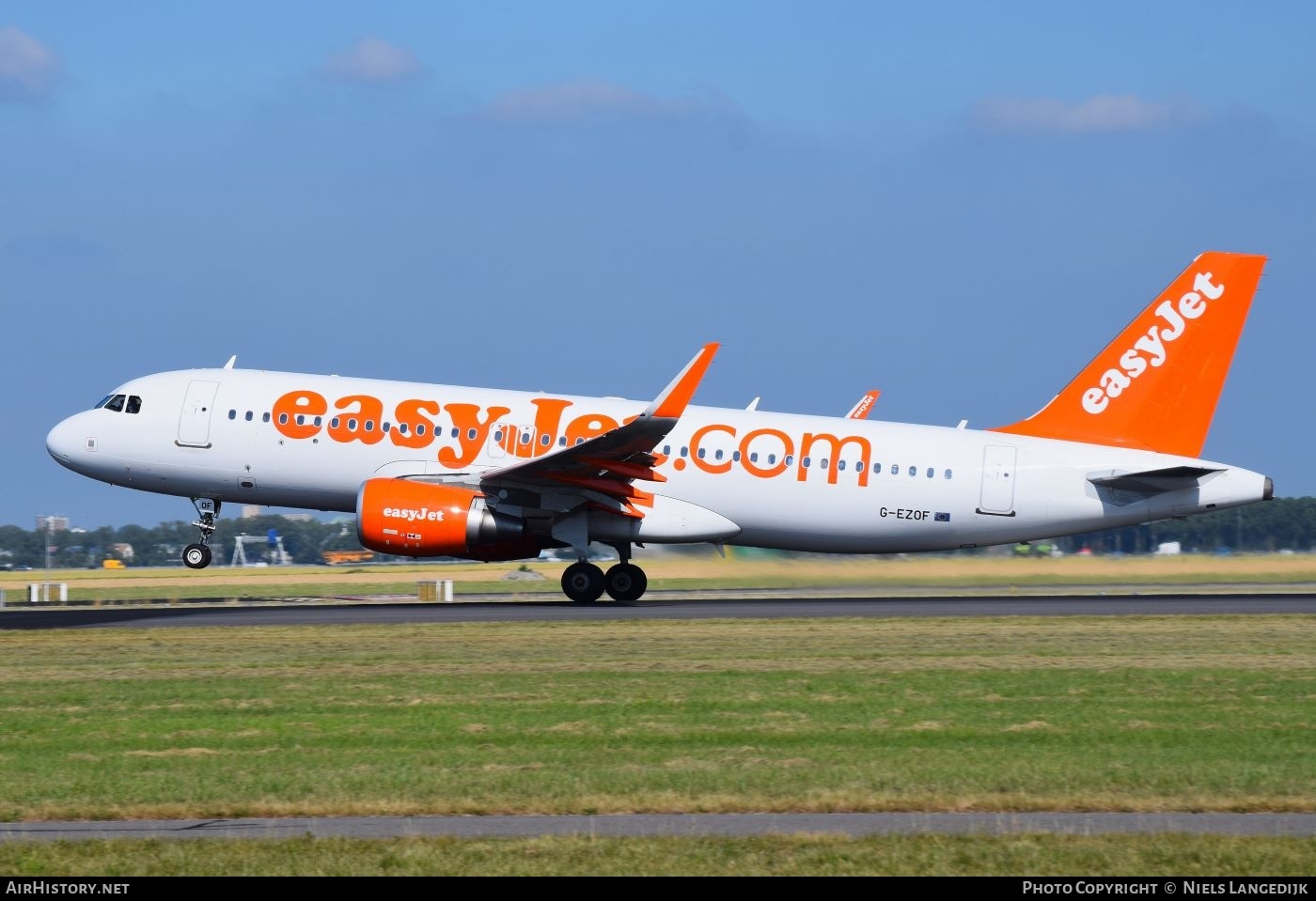 Aircraft Photo of G-EZOF | Airbus A320-214 | EasyJet | AirHistory.net #749278