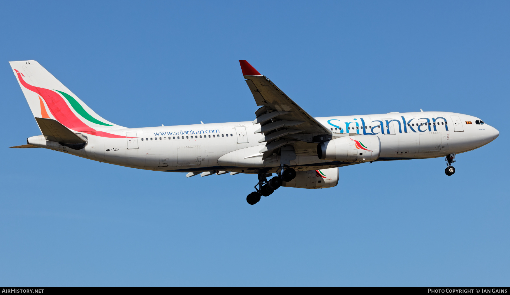 Aircraft Photo of 4R-ALS | Airbus A330-243 | SriLankan Airlines | AirHistory.net #749383