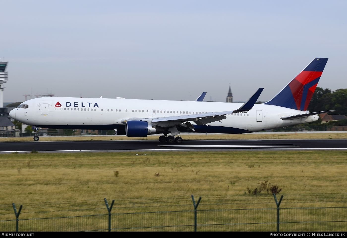 Aircraft Photo of N187DN | Boeing 767-332/ER | Delta Air Lines | AirHistory.net #749596