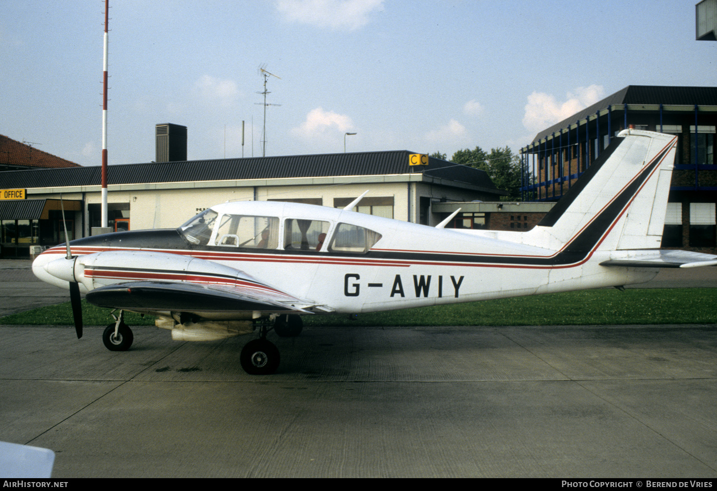 Aircraft Photo of G-AWIY | Piper PA-23-250 Aztec | AirHistory.net #749601