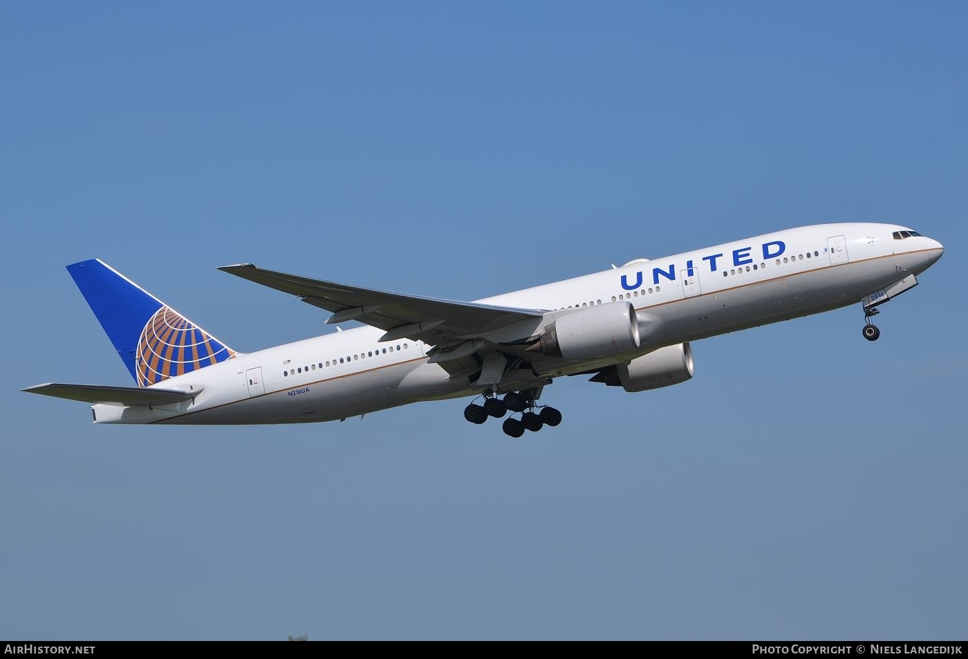 Aircraft Photo of N216UA | Boeing 777-222/ER | United Airlines | AirHistory.net #750050