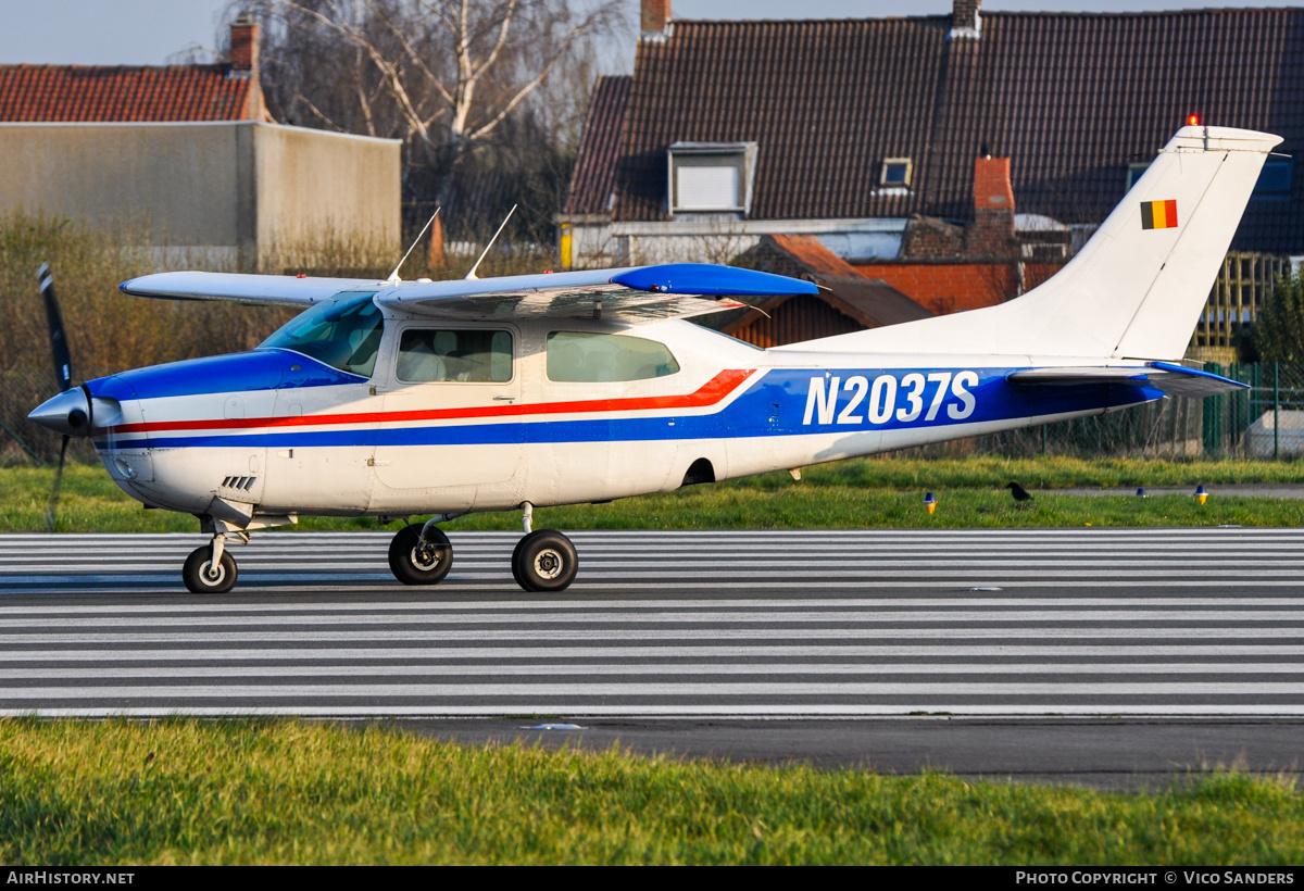 Aircraft Photo of N2037S | Cessna T210L Turbo Centurion | AirHistory.net #750231