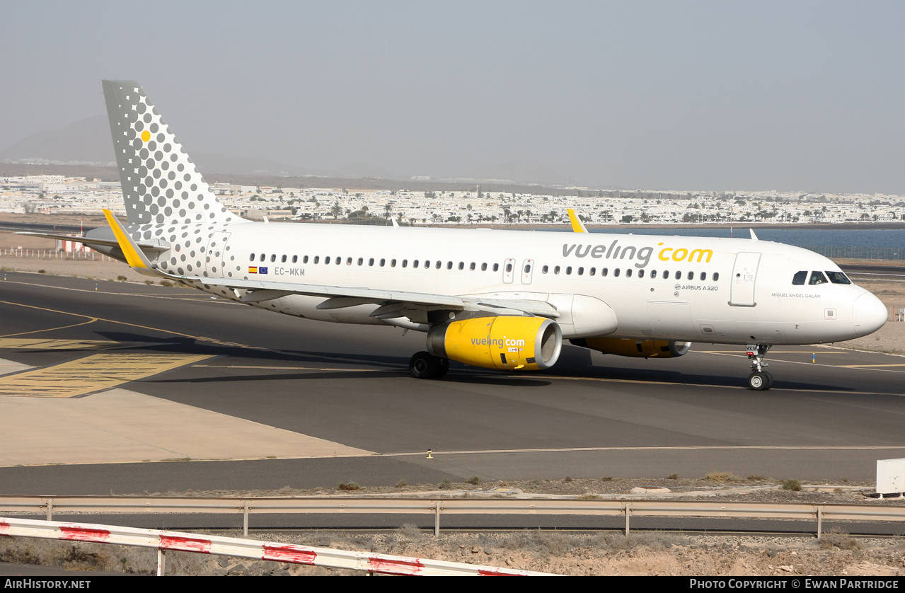 Aircraft Photo of EC-MKM | Airbus A320-232 | Vueling Airlines | AirHistory.net #750261