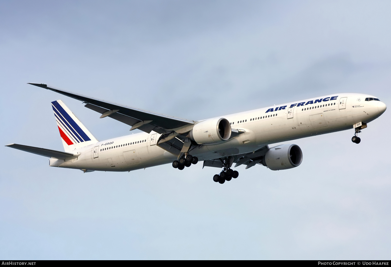 Aircraft Photo of F-GSQD | Boeing 777-328/ER | Air France | AirHistory.net #750429