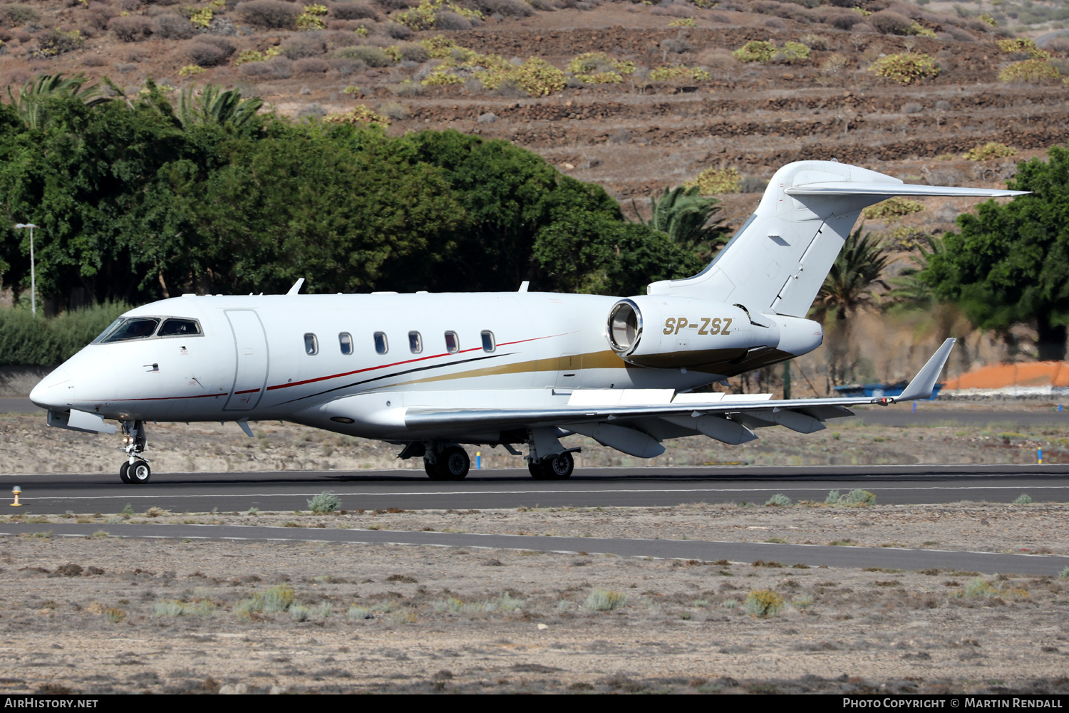 Aircraft Photo of SP-ZSZ | Bombardier Challenger 300 (BD-100-1A10) | AirHistory.net #751023