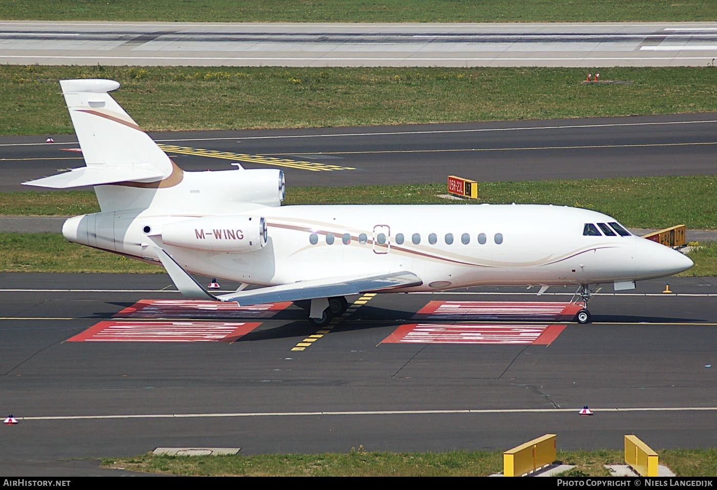 Aircraft Photo of M-WING | Dassault Falcon 900LX | AirHistory.net #751338