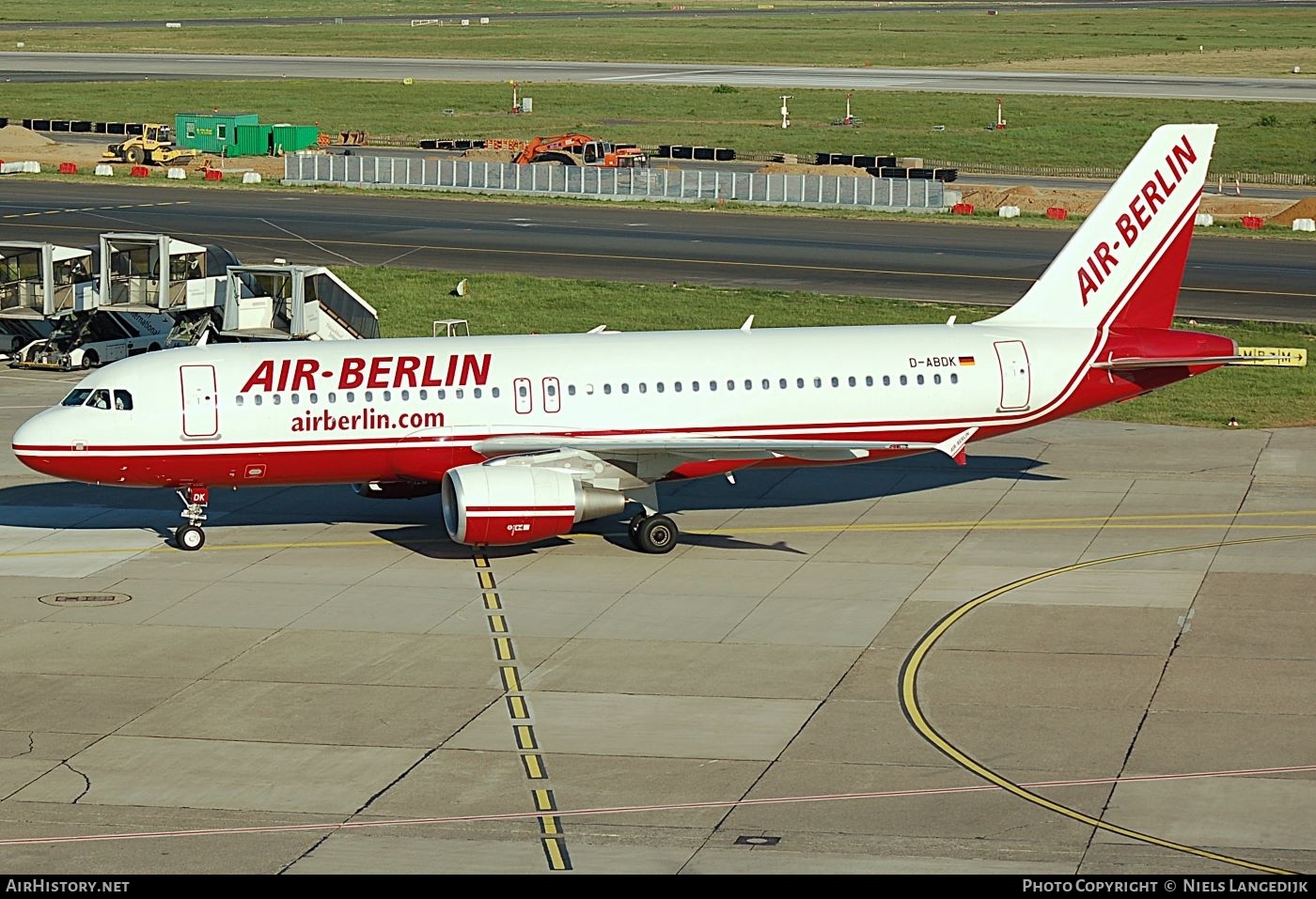 Aircraft Photo of D-ABDK | Airbus A320-214 | Air Berlin | AirHistory.net #751340