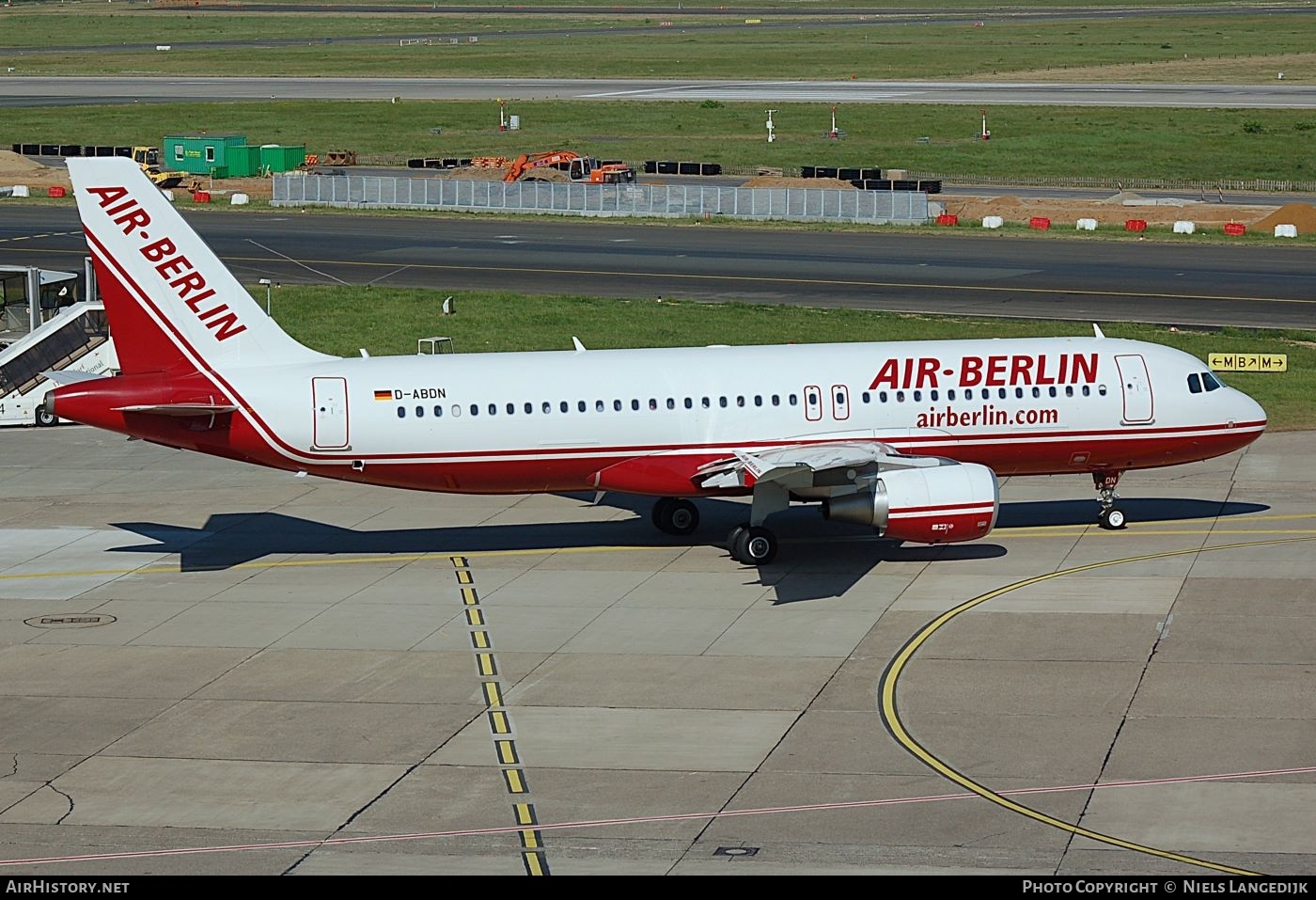 Aircraft Photo of D-ABDN | Airbus A320-214 | Air Berlin | AirHistory.net #751346