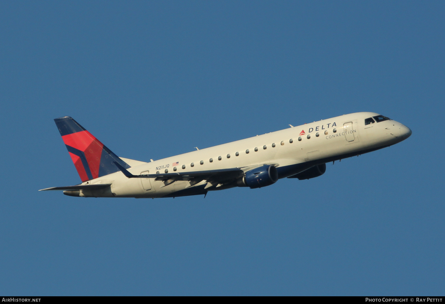 Aircraft Photo of N211JQ | Embraer 175LR (ERJ-170-200LR) | Delta Connection | AirHistory.net #751413