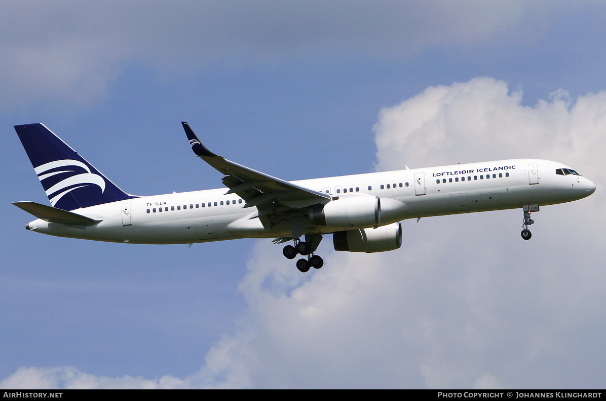 Aircraft Photo of TF-LLW | Boeing 757-223 | Loftleiðir Icelandic | AirHistory.net #751449