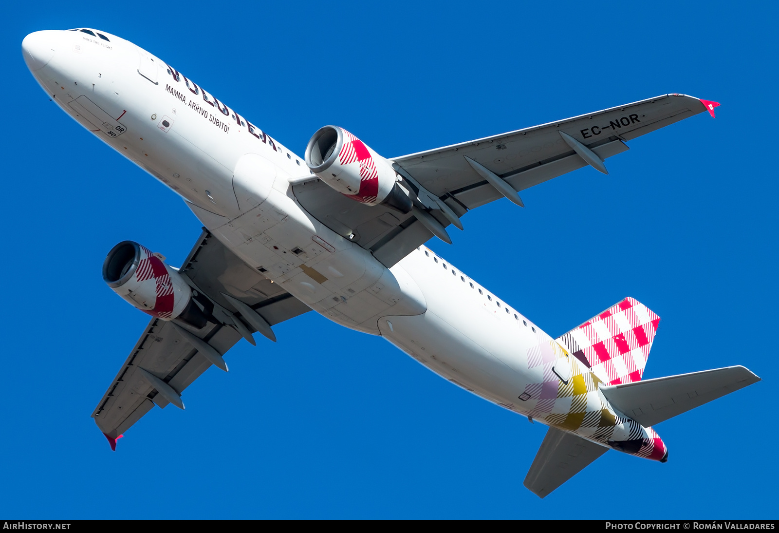 Aircraft Photo of EC-NOR | Airbus A320-216 | Volotea | AirHistory.net #751477