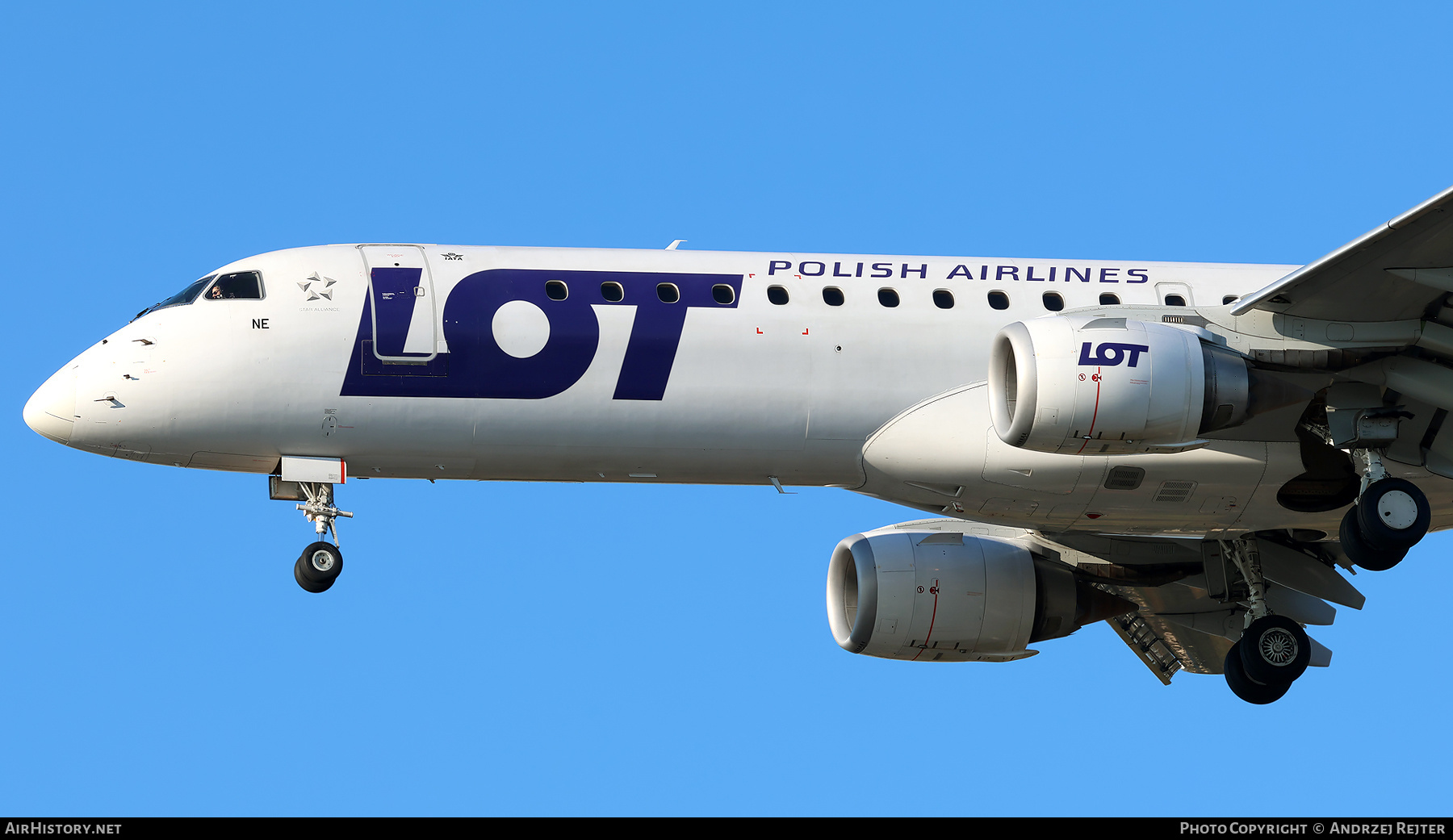 Aircraft Photo of SP-LNE | Embraer 195LR (ERJ-190-200LR) | LOT Polish Airlines - Polskie Linie Lotnicze | AirHistory.net #751492