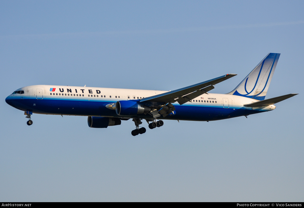 Aircraft Photo of N658UA | Boeing 767-322/ER | United Airlines | AirHistory.net #751502