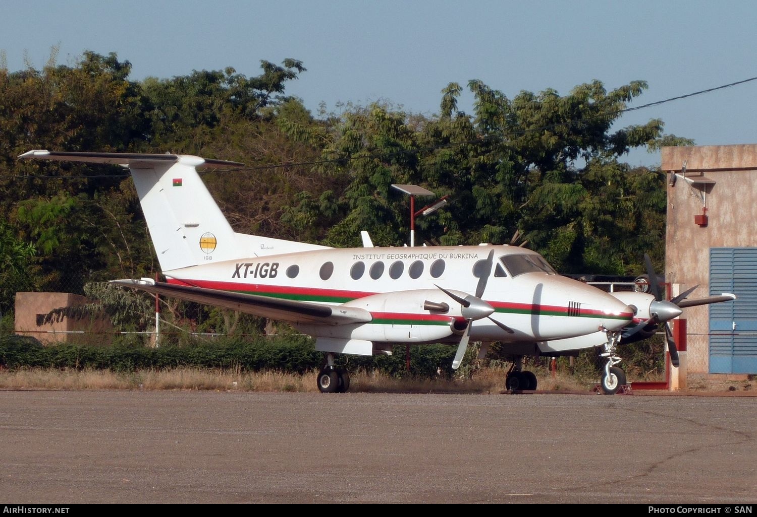 Aircraft Photo of XT-IGB | Beech B200 Super King Air | Institut Géographique du Burkina | AirHistory.net #751689