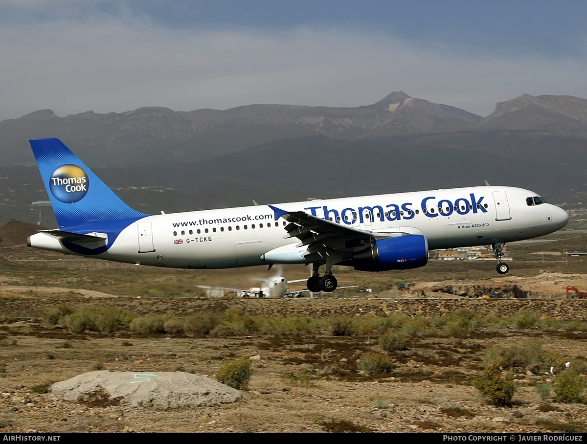 Aircraft Photo of G-TCKE | Airbus A320-214 | Thomas Cook Airlines | AirHistory.net #751847